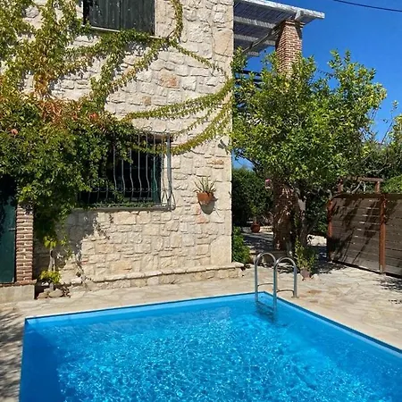 Valorys Stone House *