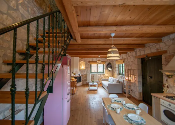 Villa Valorys Stone House *