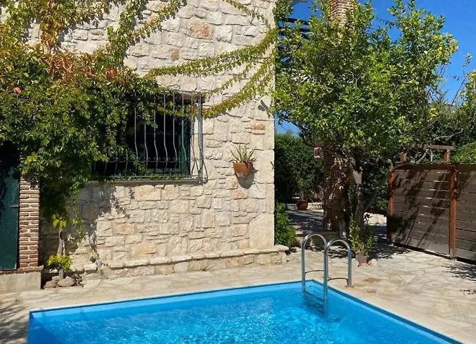 Valorys Stone House *